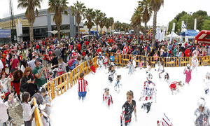 Imágenes del día del niño. La fiesta de la espuma, principal atracción para los pequeños rojiblancos.